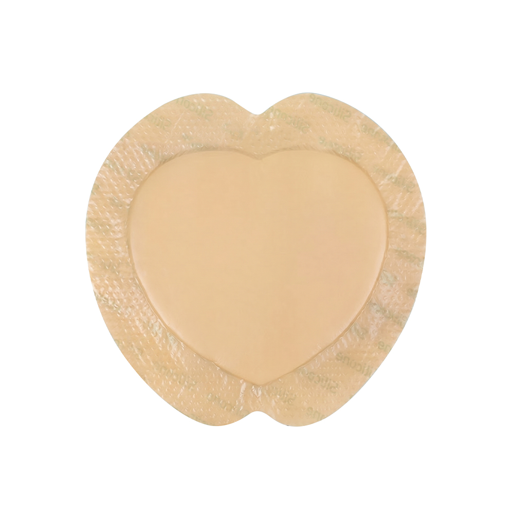 Pansement en mousse bordée de silicone en forme de cœur de 18 x 18 cm